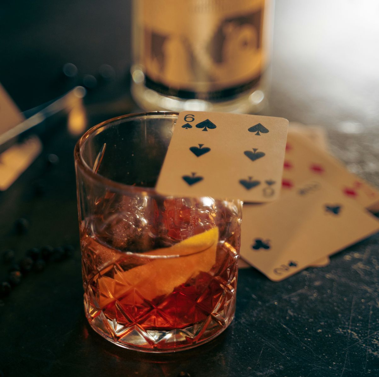 Photo d'un cocktail de Sexto Abismo | Ginebra Surrealista/Unsplash